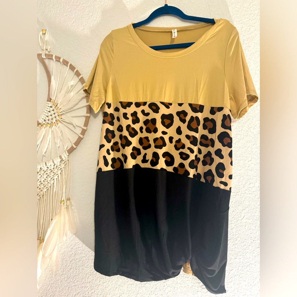 NWOT color block animal print Tee Plus Size